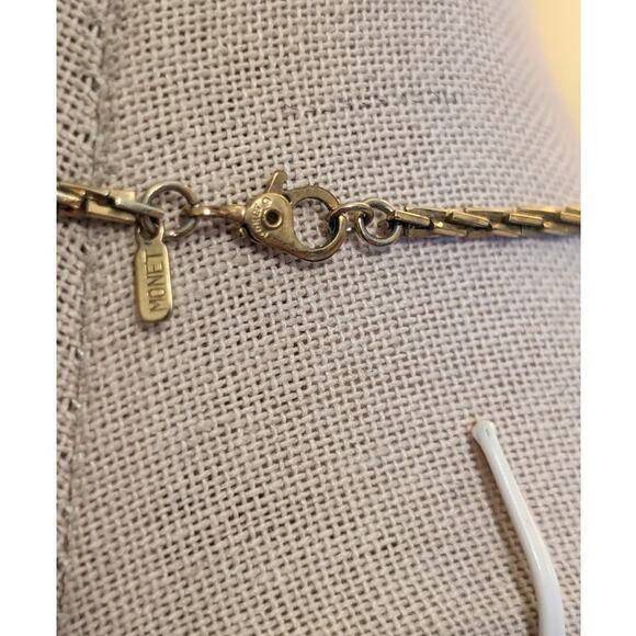 Vintage 1976 Signed Avon Magnifying Glass Pendant Necklace on 30" Monet Chain - Picture 4 of 8